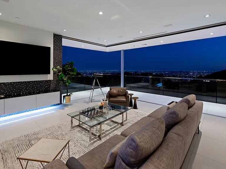 7080 W Mulholland Dr — Photo 11