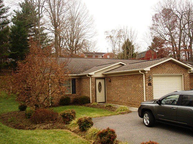1st image of 11 Woodglen Ct