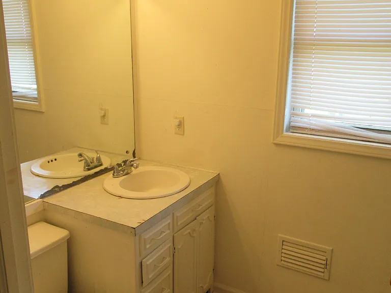5767 E State Highway 150 — Photo 10