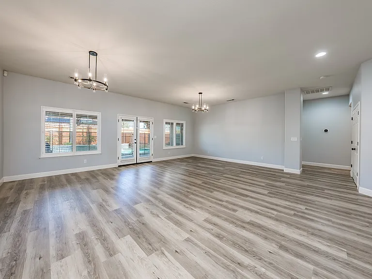 1114 W Pepper Dr — Photo 7