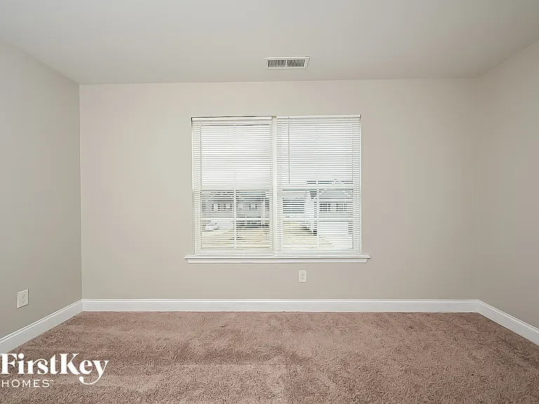 921 Piedmont Dr — Photo 12