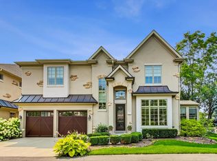 1 Willowcrest Dr, Oak Brook, IL 60523