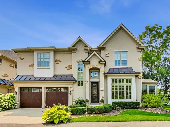 1 Willowcrest Dr, Oak Brook, IL 60523