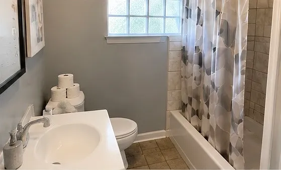 1441 Andrews St NW — Photo 2