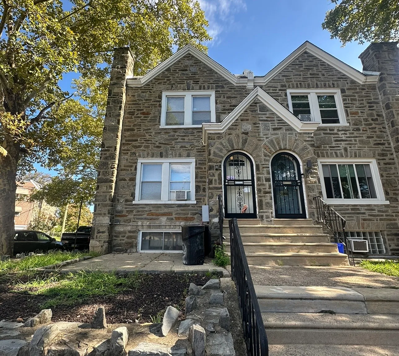 2 bed, 800 sqft, $1,300 — Photo 1