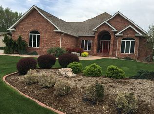927 Highland Dr, Hastings, NE 68901