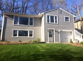 517 Pawnee Dr, Lake In The Hills, IL 60156