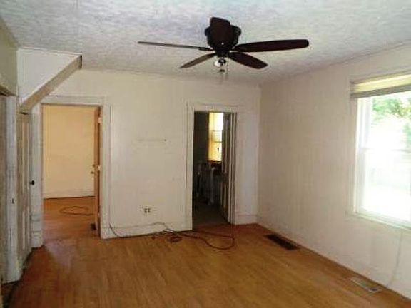 4th image of 3127 N Cedar St