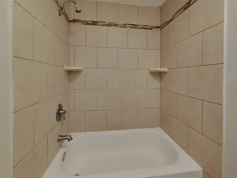 4238 Burkegate Dr — Photo 16