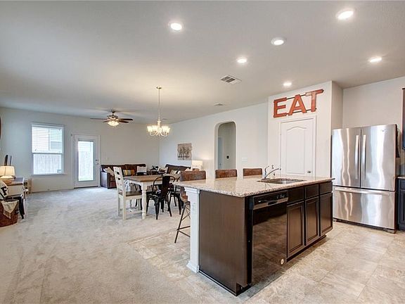 4th image of 902 Sawbuck Dr