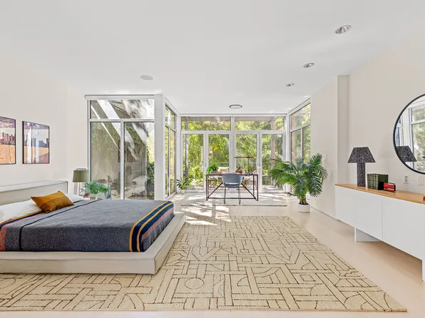 240 East 61st Street image 15 of 24