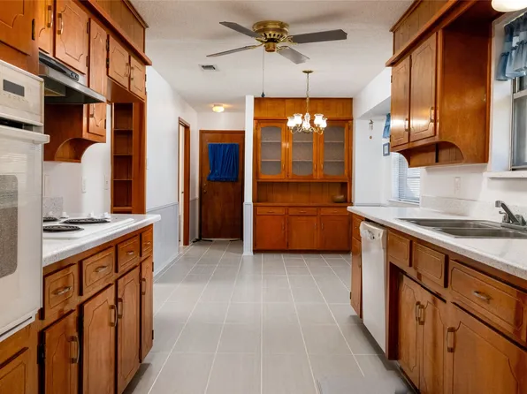 6804 Winchester Ct, Fort Worth, TX 76133