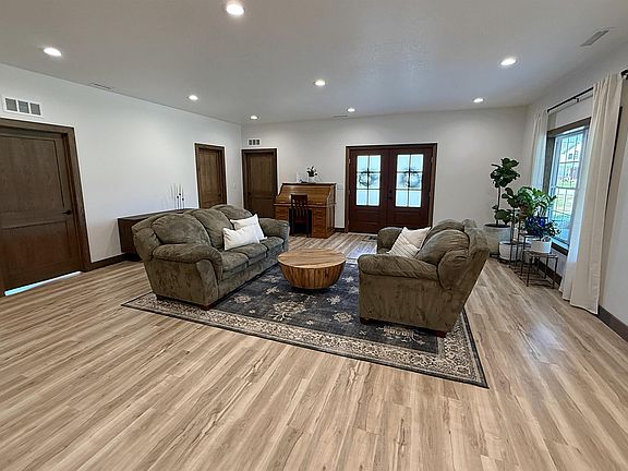 4th image of 3 Persimmon Ln