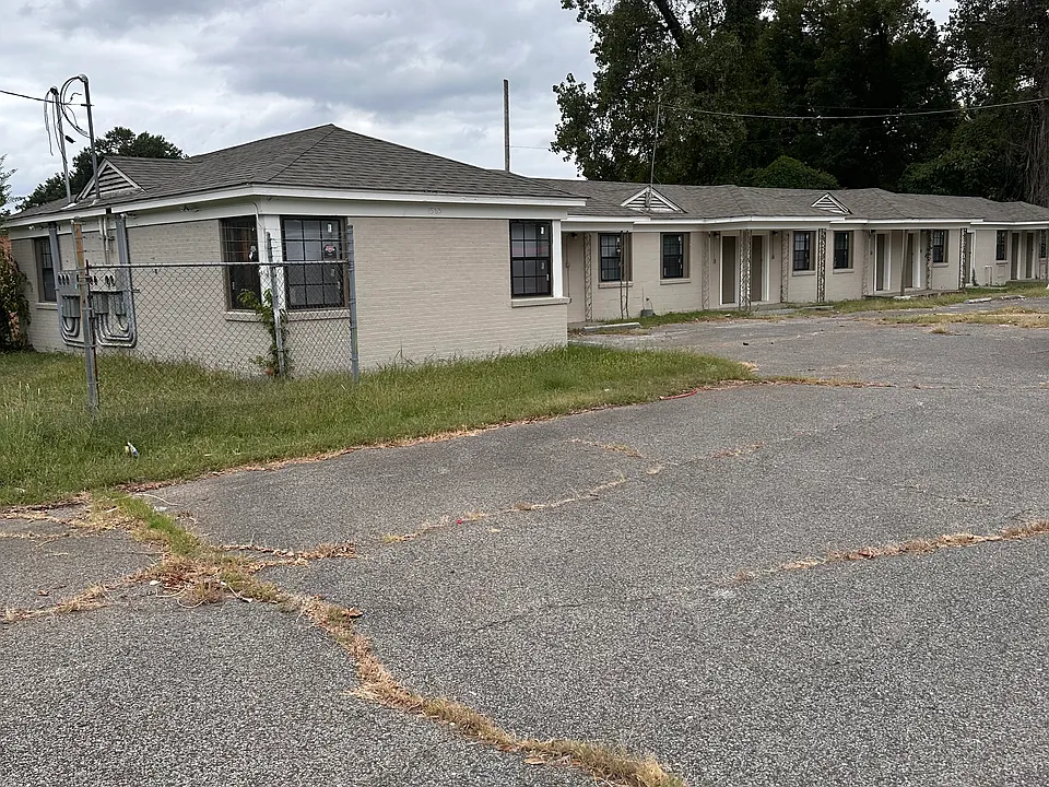 1585 Elvis Presley Blvd