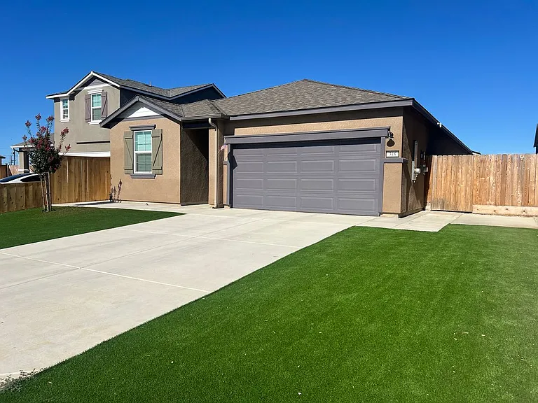 348 Brad Ct — Photo 2