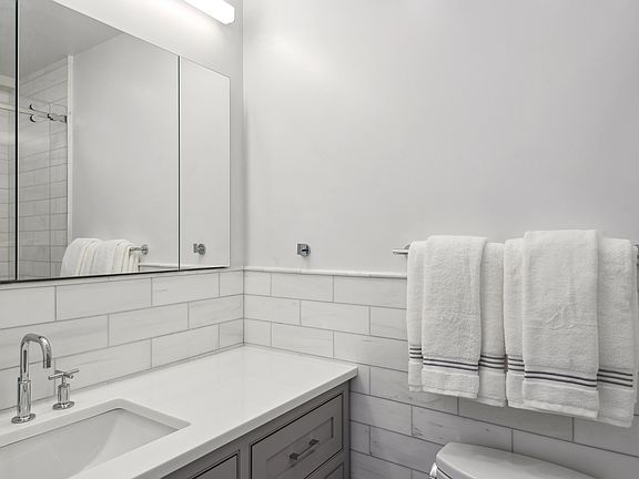 4th image of 624 W 207th St APT 42