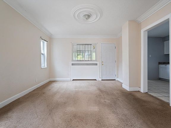 4th image of 18290 Prairie St