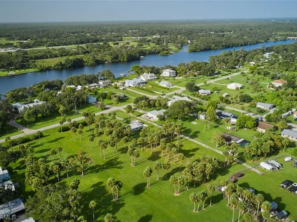 21941 Pearl St, Alva, FL 33920