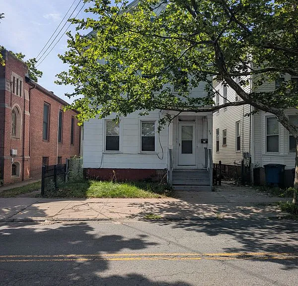 96 Webster St — Photo 1