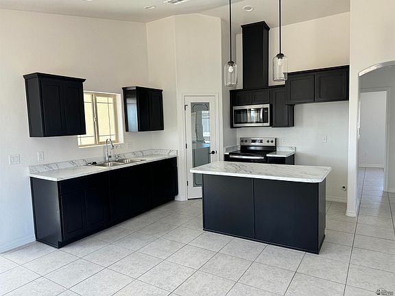 5th image of 3853 E Santa Rosalina Ln