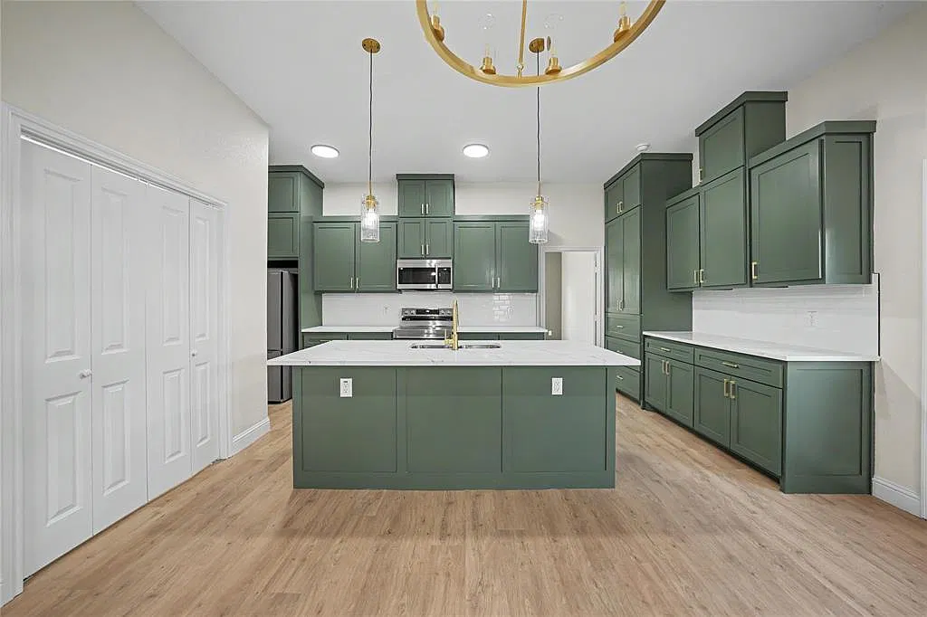 4 bed, 2.5 bath, 1708 sqft, $2,500 — Photo 4
