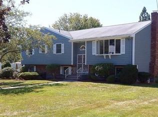 2 Lone Pine Ln, Peabody, MA 01960