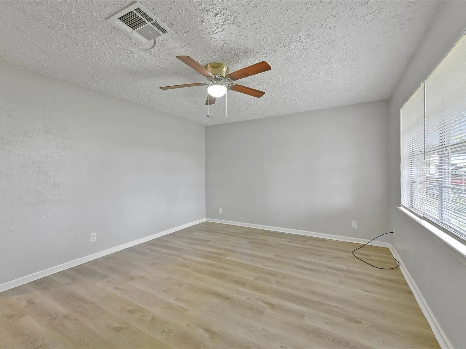 4 bed, 2.0 bath, 1470 sqft, $1,800 — Photo 4