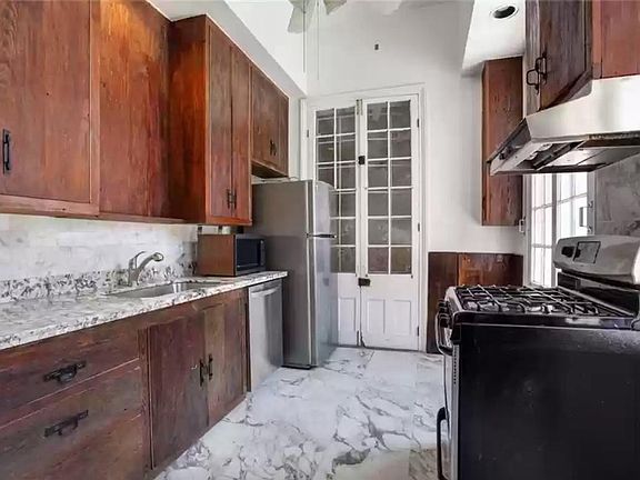 2nd image of 826 Bourbon St #1