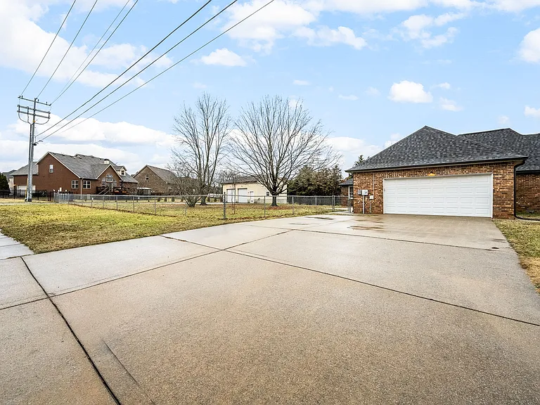 1015 Brinkley Rd — Photo 33