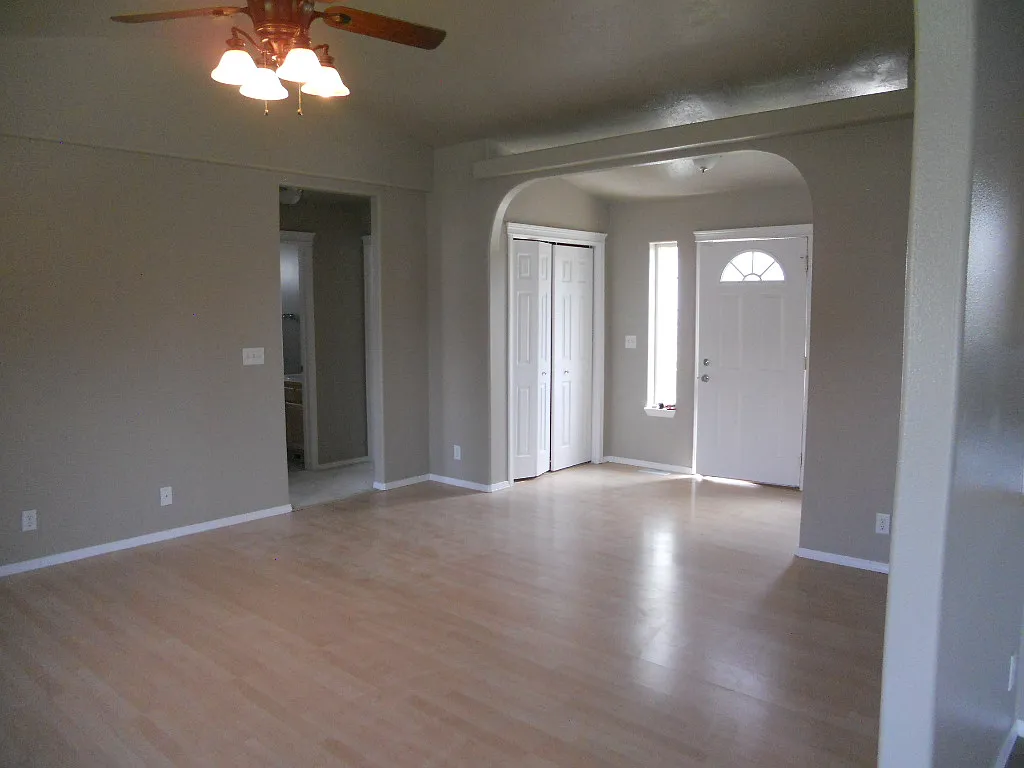 3 bed, 1718 sqft, $2,100 — Photo 2