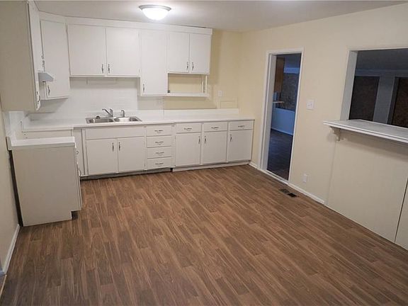 3rd image of 4113 Diller Dr