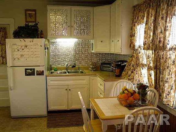 3rd image of 2619 W Marquette Ave