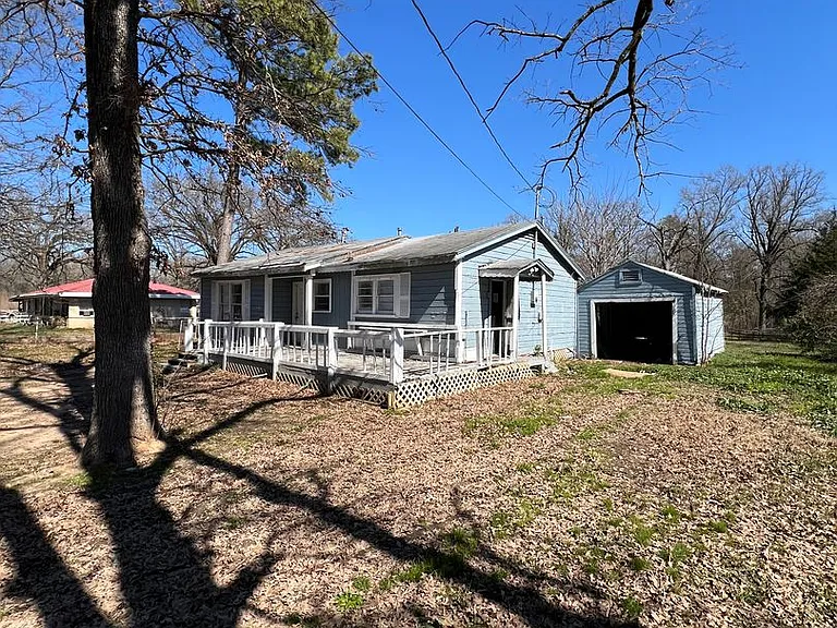 3233 Riviera St — Photo 3