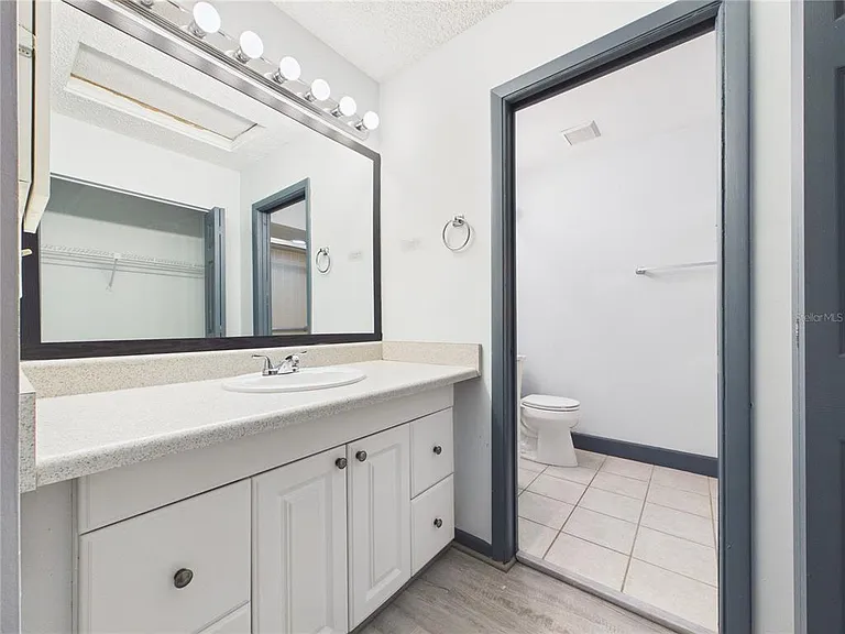 11239 Cedar Hollow Ln — Photo 23