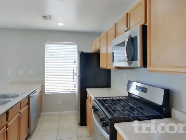 2114 Seattle Shore St — Photo 4