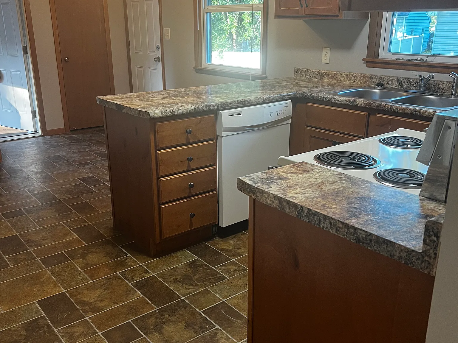 2 bed, 920 sqft, $1,650 — Photo 4