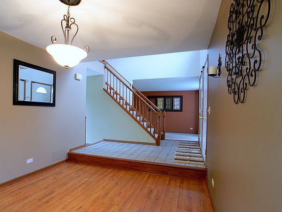 4th image of 265 W Country Walk Dr