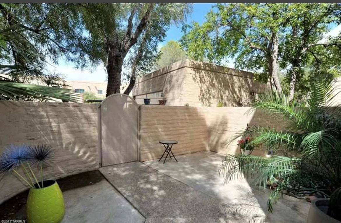 2886 E Sierra Vista Rd — Photo 4