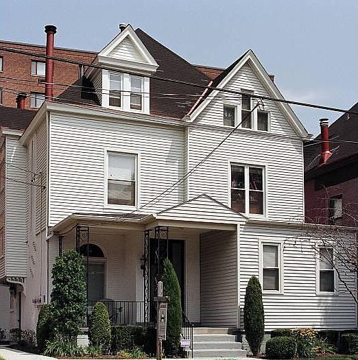 6323 Howe Street Front