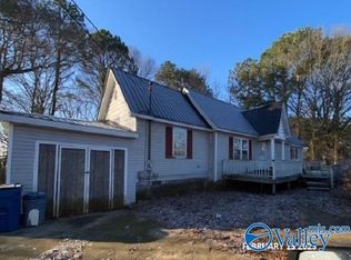 925 Rabbit Town Rd, Albertville, AL 35950