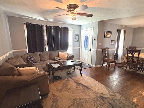 3rd image of 611 Willow Dr