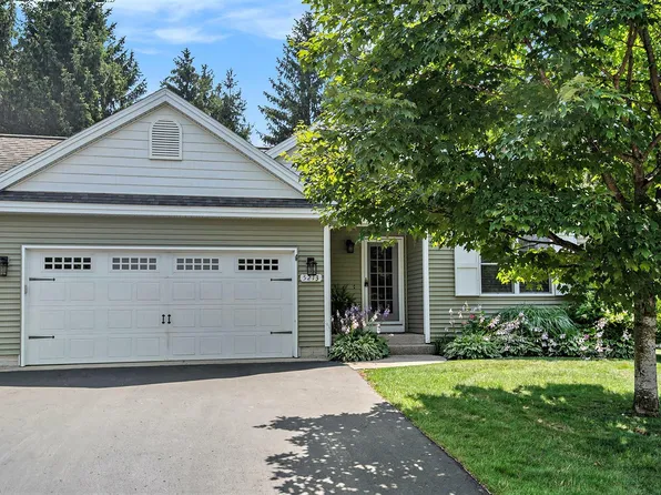 5213 Chestnut Ct, Traverse City, MI 49685