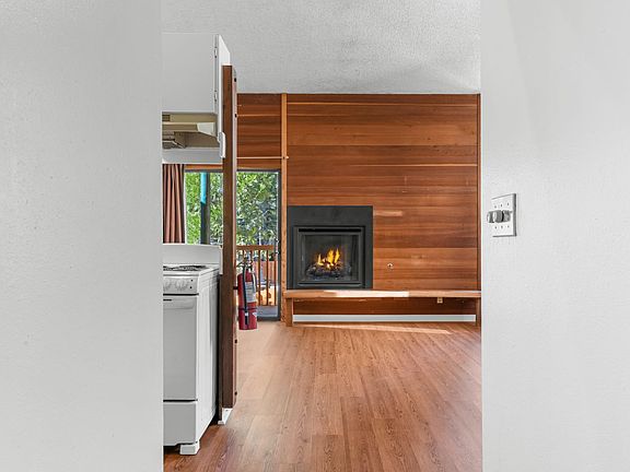 4th image of 1300 Regency Way #51