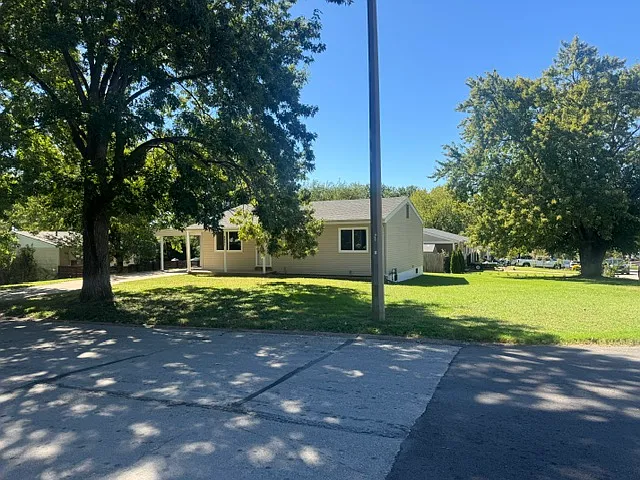 3 bed, 1.5 bath, 1008 sqft, $1,525 — Photo 4