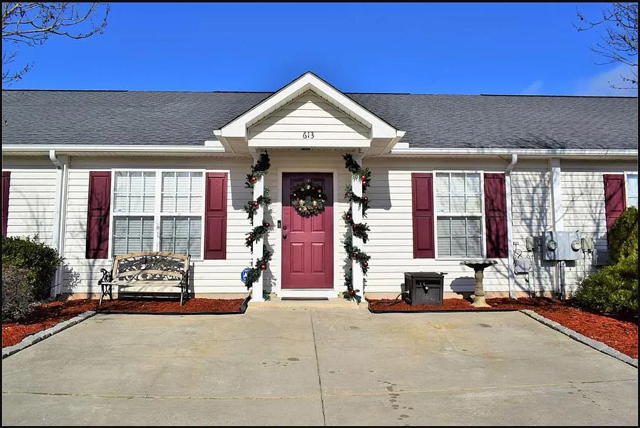 613 Belle Ct — Photo 1