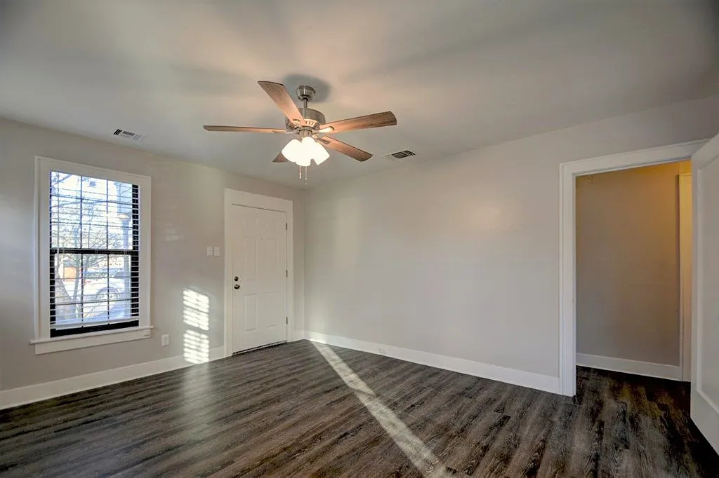 2 bed, 1.0 bath, 1000 sqft, $1,600 — Photo 3