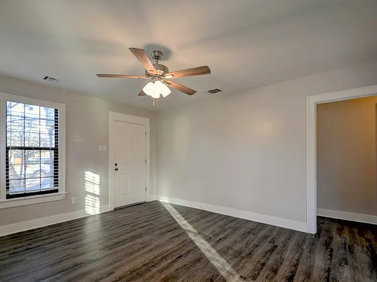 1707B E Main St — Photo 3