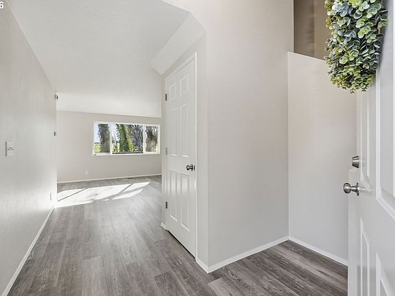3rd image of 84485 Parkway Rd