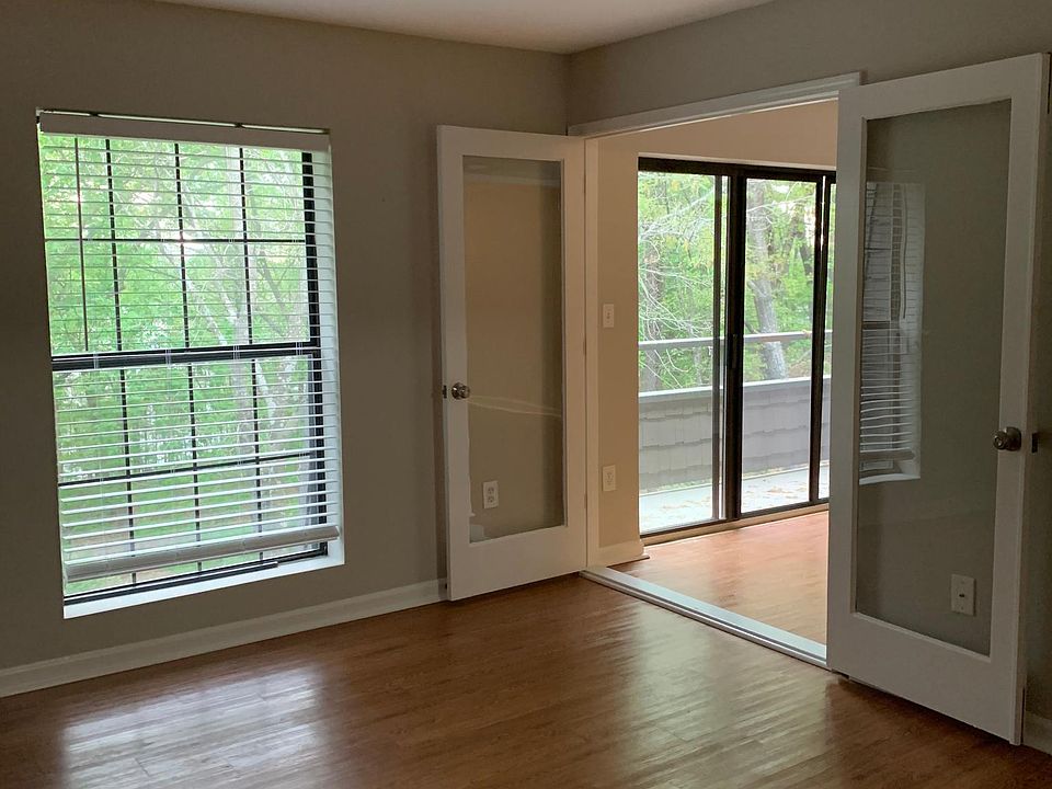 2nd image of 1407 Highland Bluff Dr SE #407