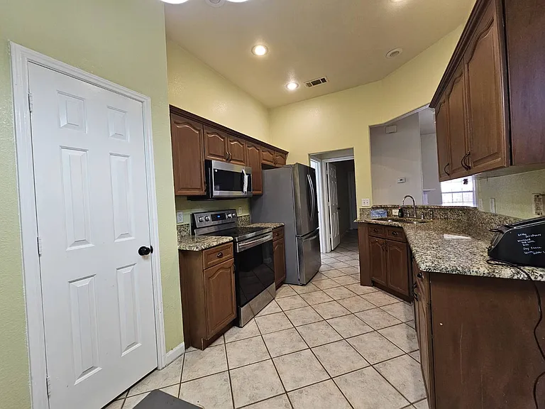 7621 Lancelot Rd — Photo 8
